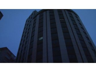 Otelin 10. katından atlayarak intihar etti