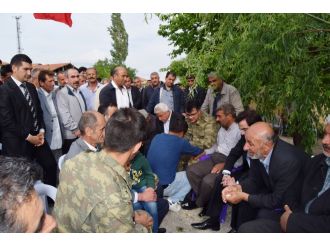 Malatya şehidine ağlıyor