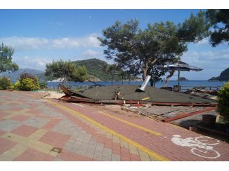 Büfenin çatısı çöktü: 1 ölü, 1 yaralı