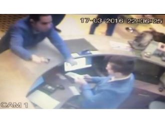 Pakistanlı tırnakçı sihirbazlara taş çıkarttı