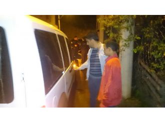 Hırsız, girdiği evde mum yakıp şarap içti !