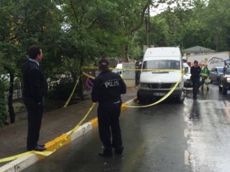 Tartıştığı annesini öldürüp cesediyle polise teslim oldu