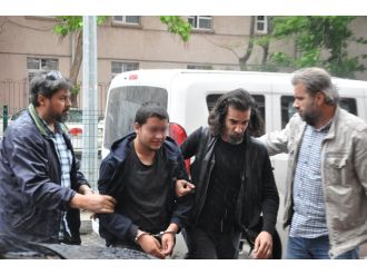 Yılın hekimine bıçaklı saldırı