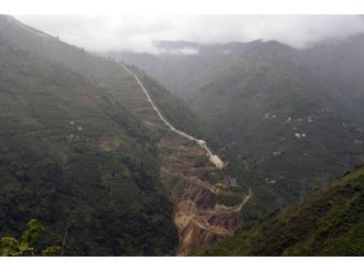 Teröristler hidroelektrik santralinin borularını patlattı