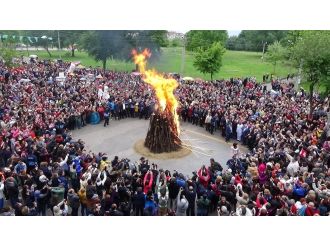 Kakava ateşi yıkıldı