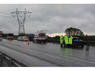Önce bariyerlere sonra kamyona çarptı: 1 ölü, 1 yaralı