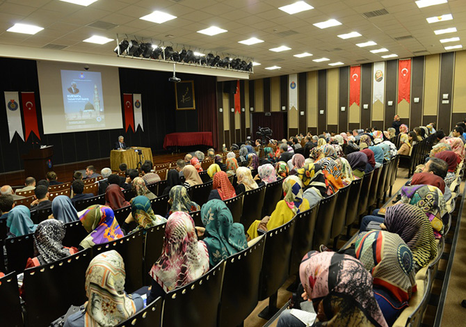 KSÜ’de, Konferans