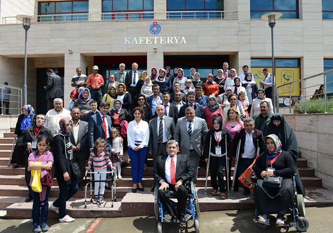 Engelliler, KSÜ’de Düzenlenen Yemekte Bir Araya Geldi