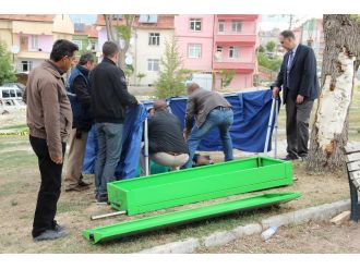 Lise öğrencisi parkta ölü bulundu