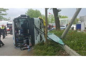 Şoförü kalp krizi geçiren otobüs devrildi: 1 ölü, 10 yaralı