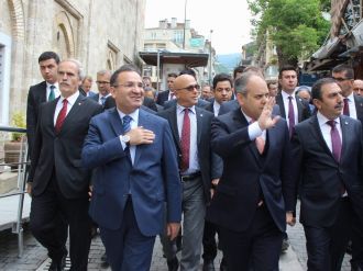 Bakanlar cuma namazını Ulucami’de kıldı