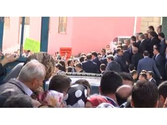 Erdoğan Kız İmam Hatip Lisesini ziyaret etti