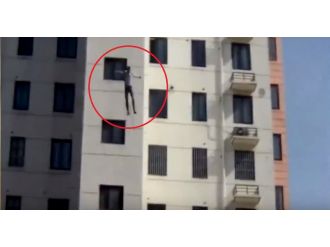 11 katlı binadan aşağı atladı!