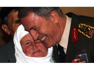 Orgeneral Akar’dan anneler günü mesajı