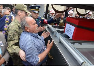 Şehidin babası: Hainleri sevindirmeyin, dik durun