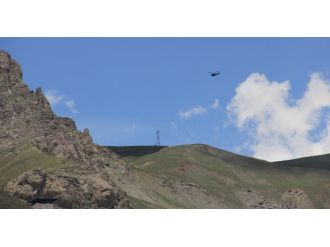 Hakkari sınırında askeri hareketlilik sürüyor