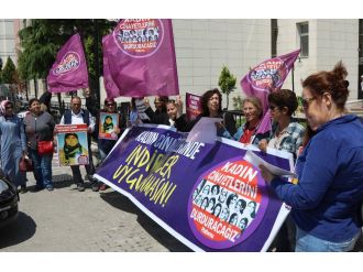 Karısını yakarak öldüren adam hakim karşısında