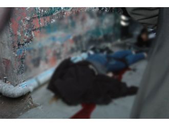 Önce kız arkadaşını ardından kendisini vurdu