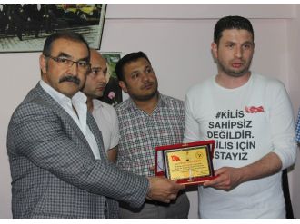 Derbide sahaya inen taraftara plaket !