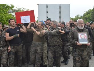 Şırnak şehidi arkadaşlarının omzunda memleketine uğurlandı