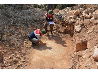 KAÇAK KAZIDAN TARİH FIŞKIRDI