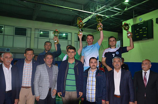 Voleybol Turnuvasını Kazanan Türkoğlu Belediyesi