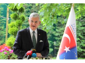 AB BAKANI AB’YE RESTİ ÇEKTİ !