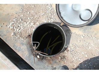 Çaldıkları petrolü bırakıp kaçtılar