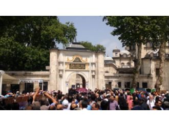 EYÜP SULTAN’DA HELALLİK İSTEDİ