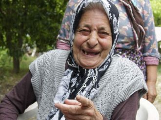 Barakada yaşayan Ayşe Nine’nin ev mutluluğu