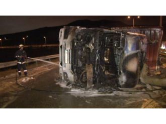 Devrilen TIR alevler içinde kaldı