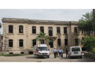 Eski çevik kuvvet binasında ceset bulundu