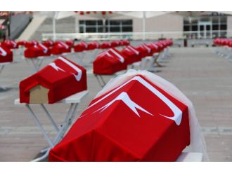 Tabutları gören vatandaşlar neye uğradıklarını şaşırdı