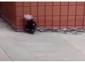 Motosikletli duvara böyle tosladı