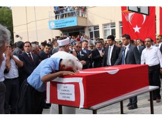 Şehide ağlatan veda