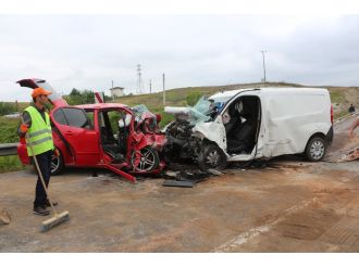 Aşırı hız ölüm getirdi: 2 ölü, 1 yaralı