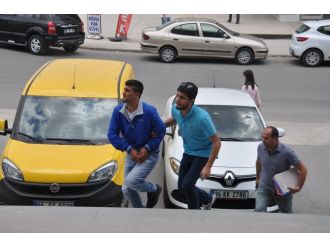 Laptop çalan hırsızlar yakayı ele verdi