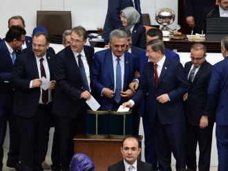 Liderler oylarını kullandı