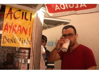 Acıya olan düşkünlüğü fırsata çevirdi: Bu da ’acılı ayran’