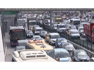 E-5’te zincirleme kaza: Trafik durma noktasına geldi !