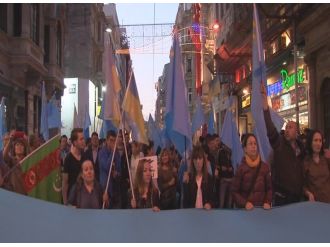 Soykırımın 72. yılı: Rusya Konsolosluğuna siyah çelenk bırakıldı