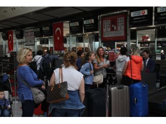 Havalimanında 19 Mayıs yoğunluğu