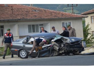 Otomobil TIR’a çarptı: 2 ölü, 2 yaralı