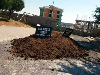 CHP’li vekilin evine hayvan dışkısı döktüler