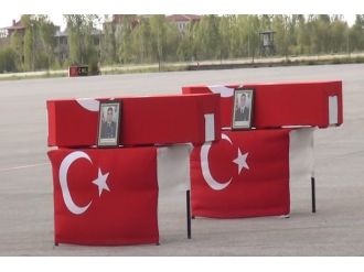 Şehidin oğlu ağlattı: "Anne, babam onun içinde mi yatıyor?”