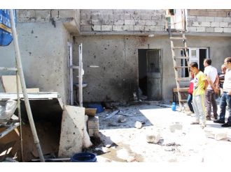 Canlı bombanın kendini patlattığı ev bu hale geldi