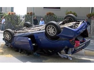 Beşiktaş’ta kontrolden çıkan araç takla attı