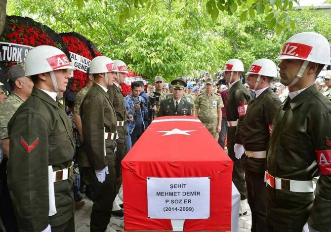 ŞEHİT CENAZESİNDE BAYGINLIK GEÇİRDİ