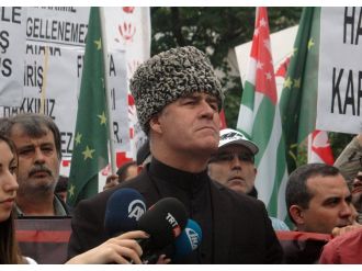 Rus Büyükelçiliği önünde protesto