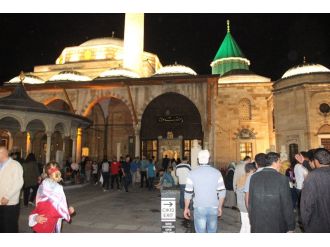 Tüm yurtta Berat Kandili coşkusu